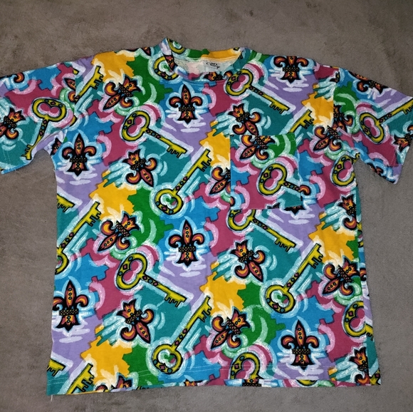 In Charge | VINTAGE MARDI GRAS SHORT SLEEVE T-SHIRT WITH SHOULDER PADS  ONE SIZE - Picture 9 of 15